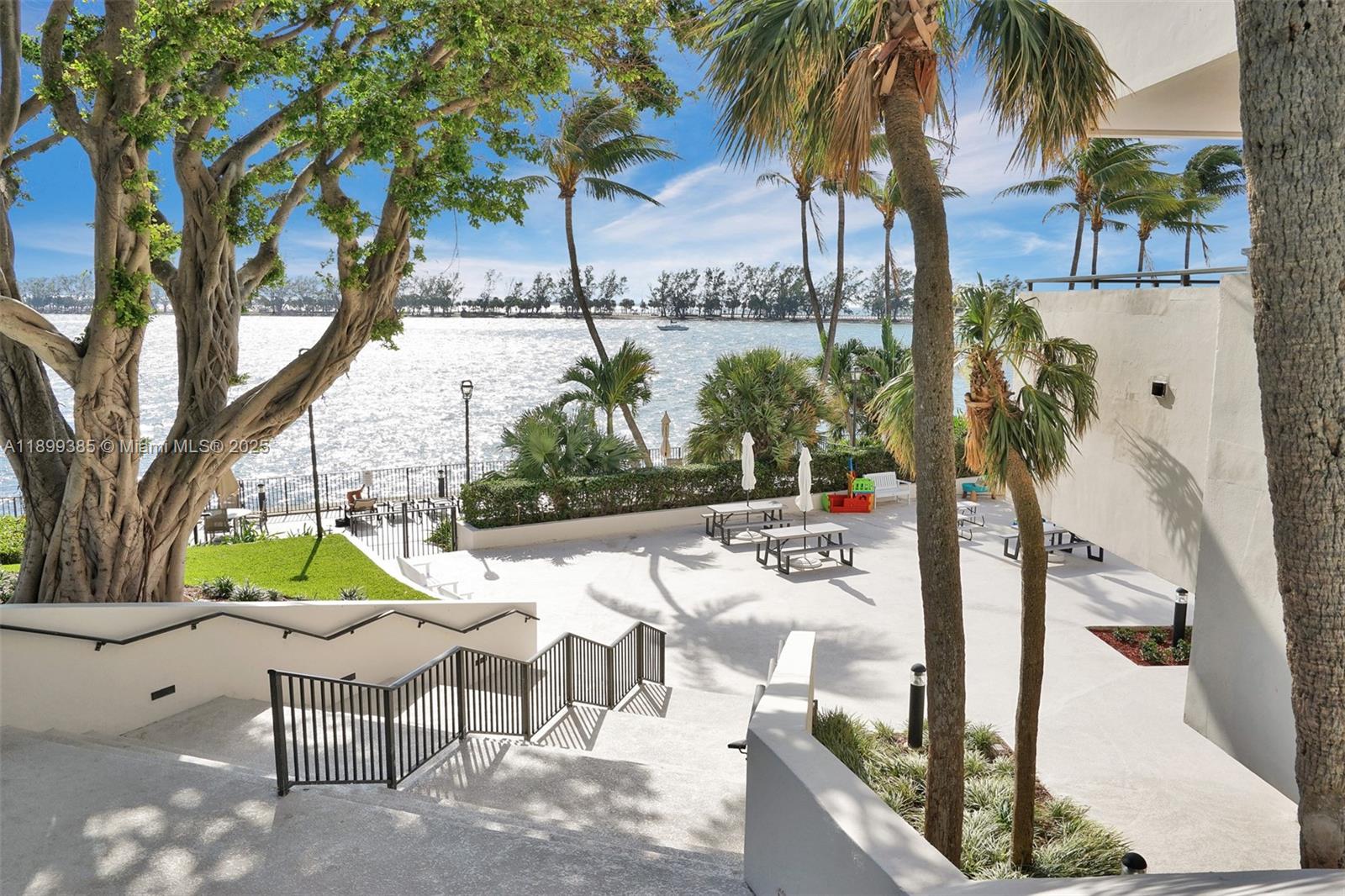 BRICKELL BAY CLUB CONDO - Residential