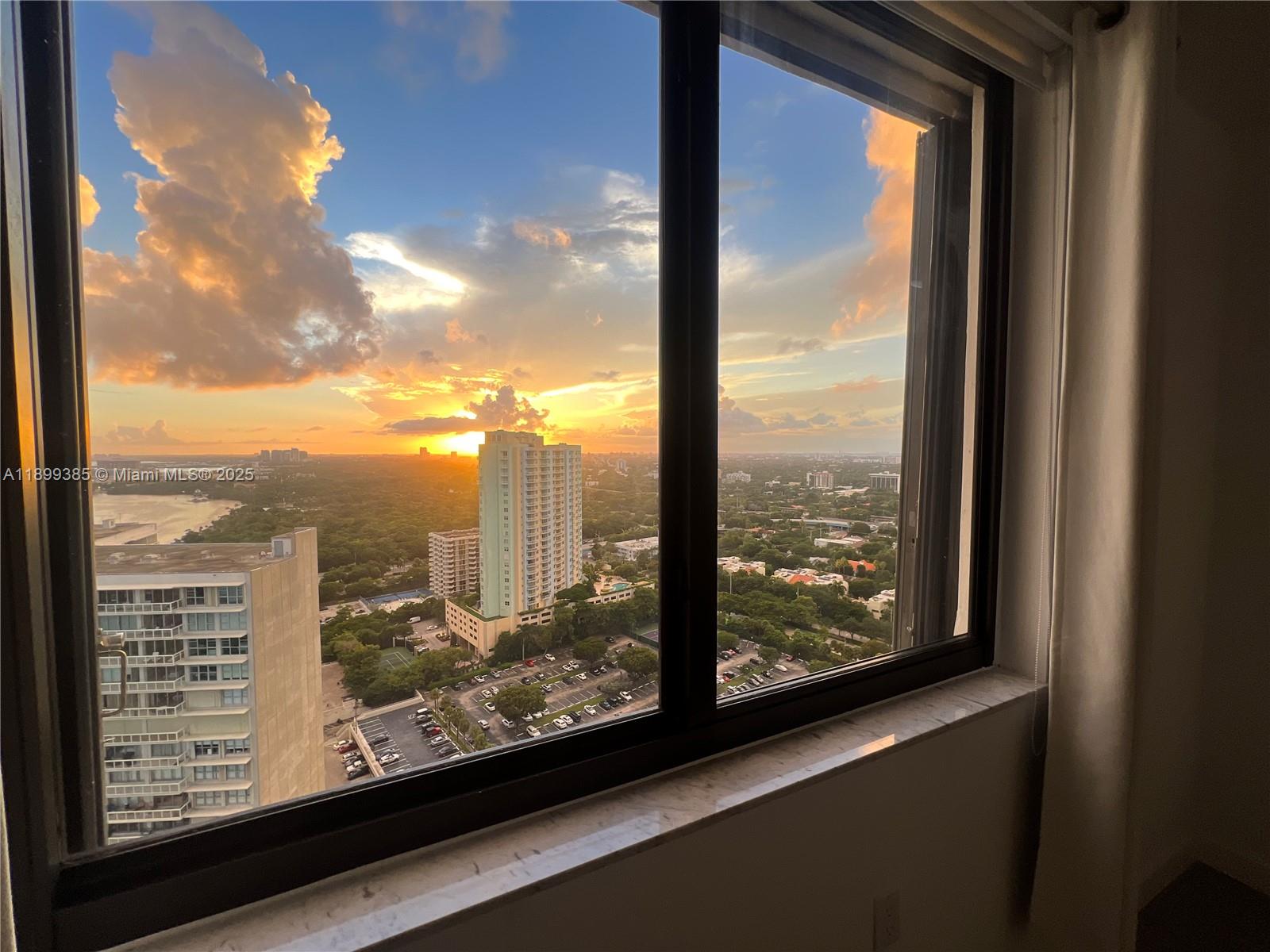 BRICKELL BAY CLUB CONDO - Residential
