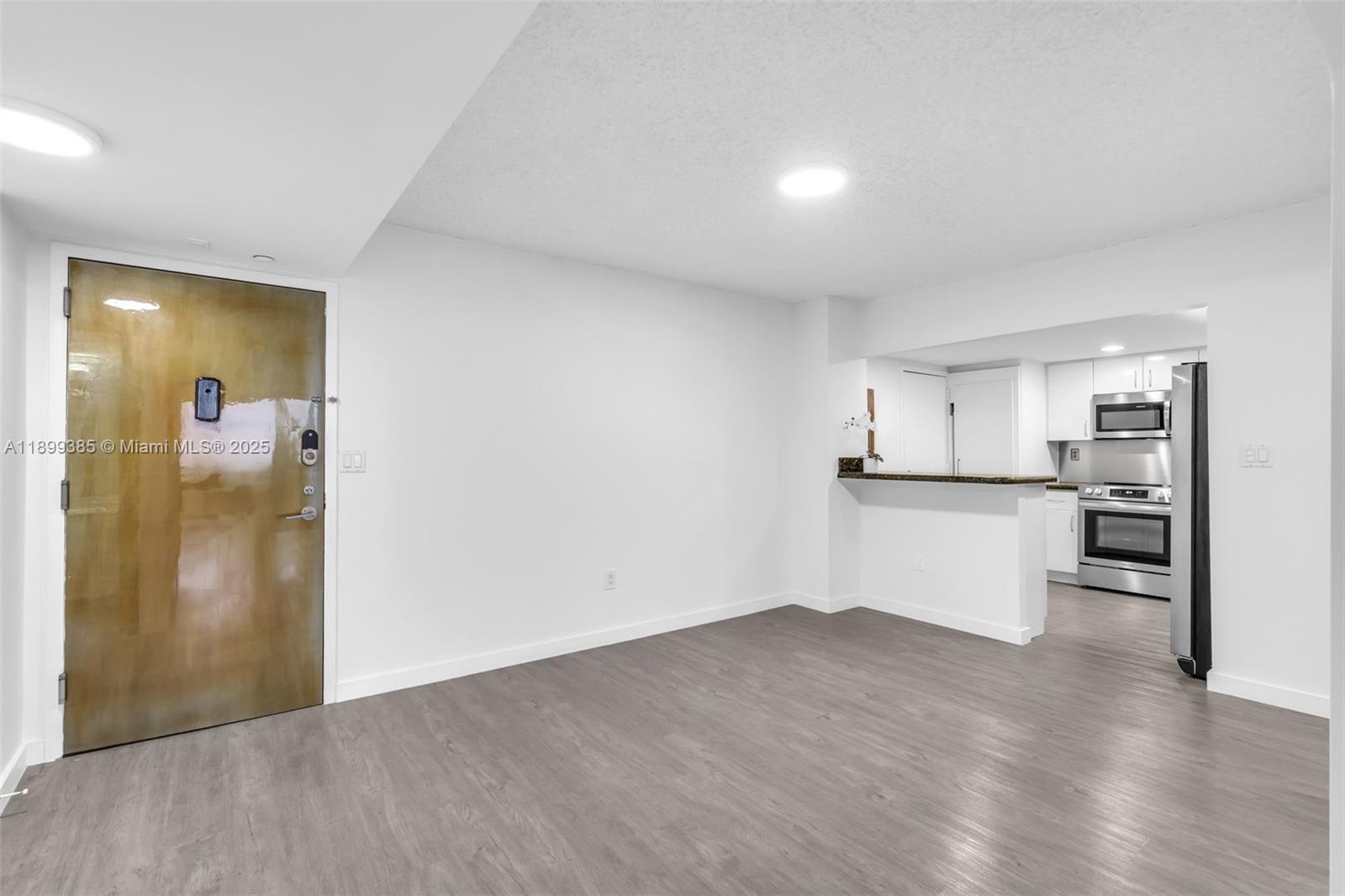 BRICKELL BAY CLUB CONDO - Residential