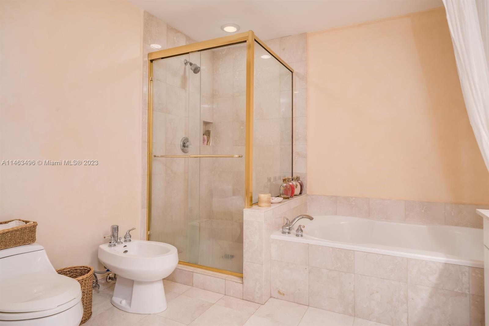 MAJESTIC TOWER - Residential Lease