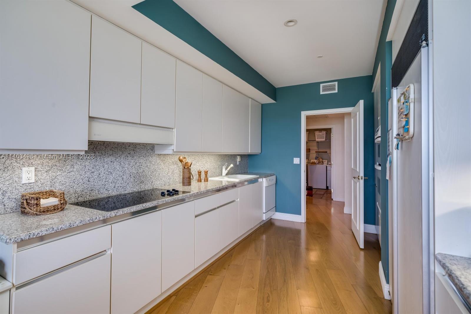 MAJESTIC TOWER - Residential Lease