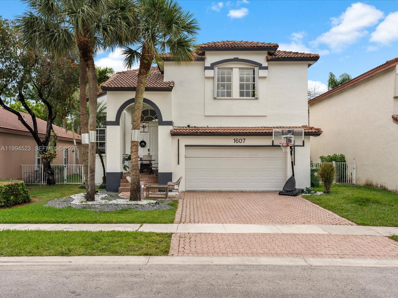 HOLLYWOOD LAKES COUNTRY C - Residential