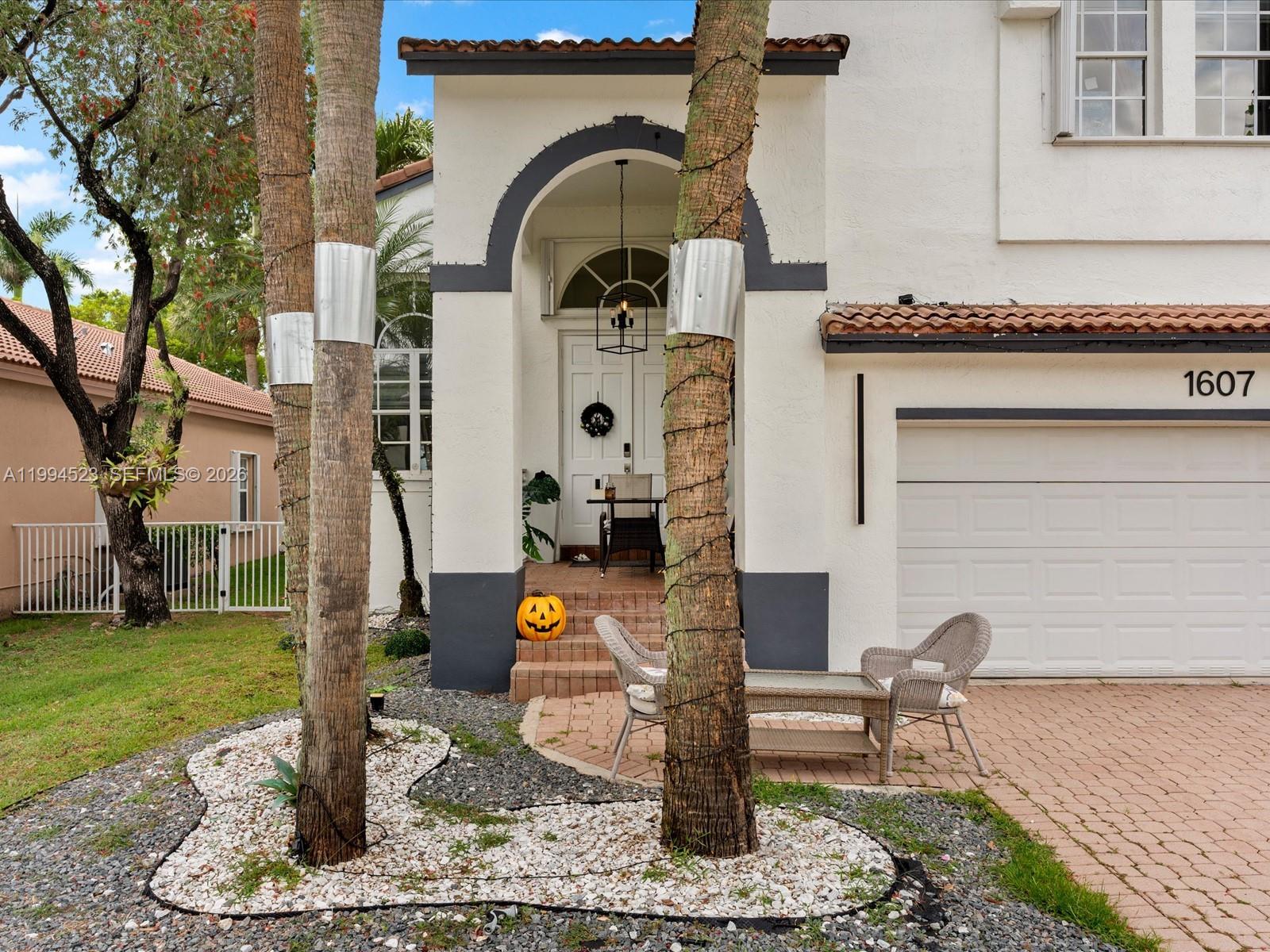 HOLLYWOOD LAKES COUNTRY C - Residential