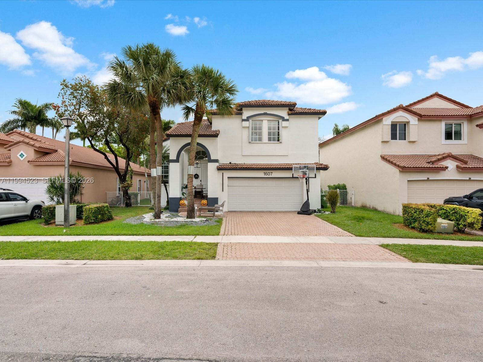 HOLLYWOOD LAKES COUNTRY C - Residential