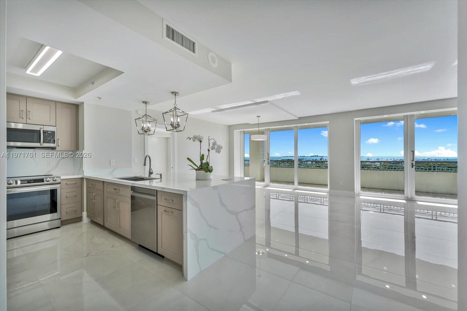THE TOWER RESIDENCES COND - Residential