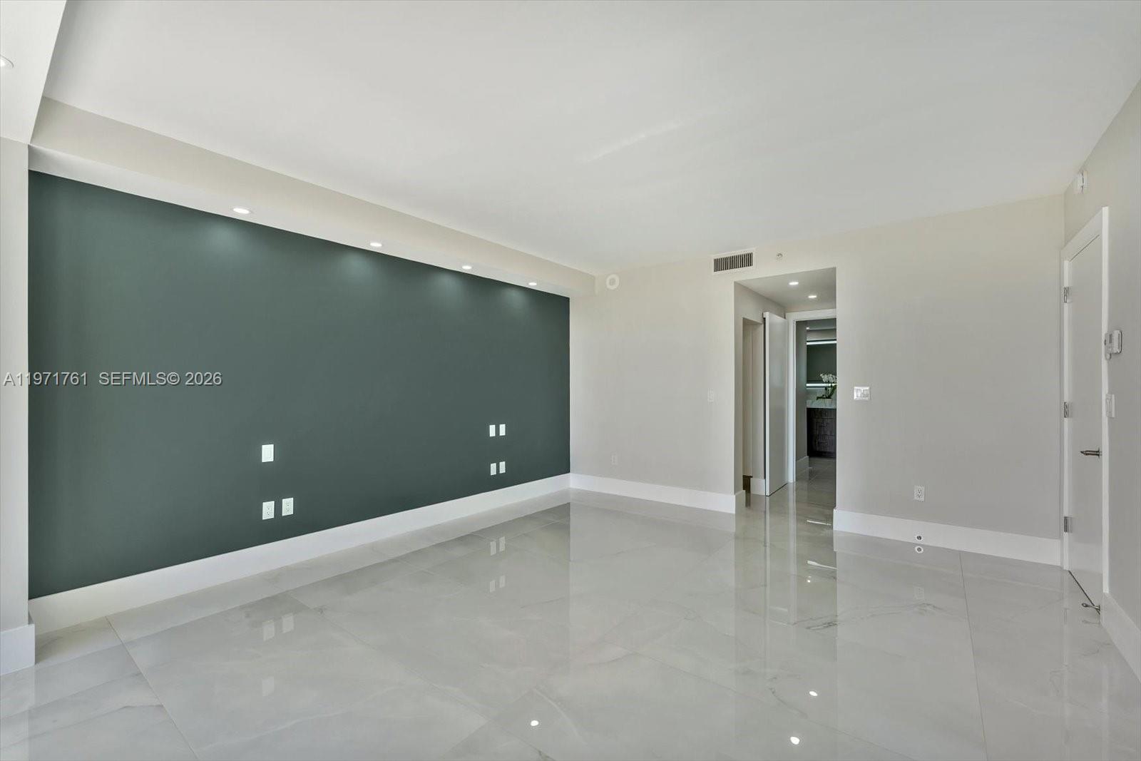 THE TOWER RESIDENCES COND - Residential