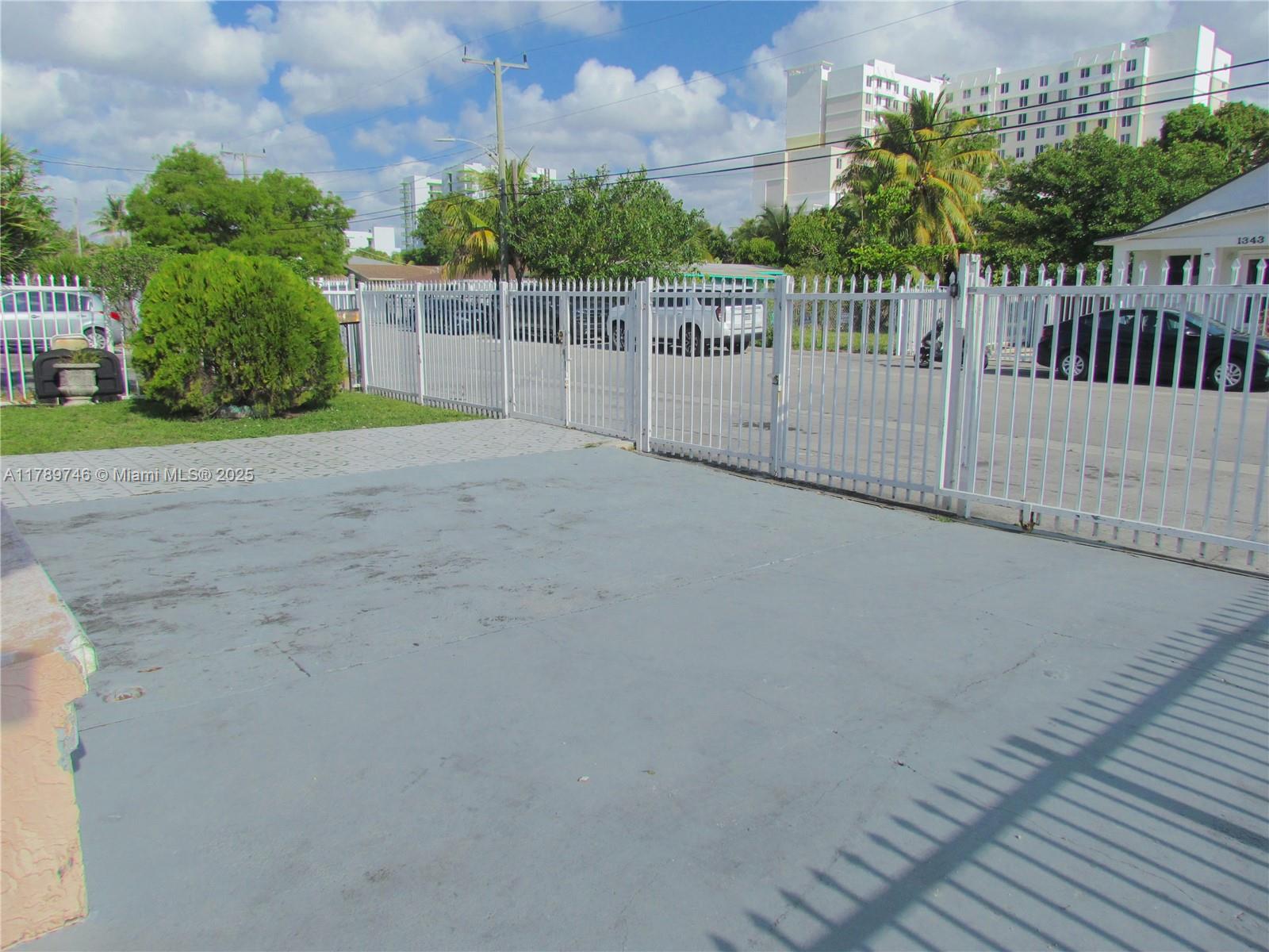 WEST END PARK AMD PL - Residential