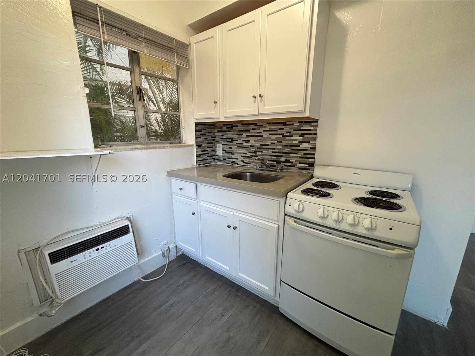 HOLLYWOOD SOUTH SIDE ADD - Residential Lease