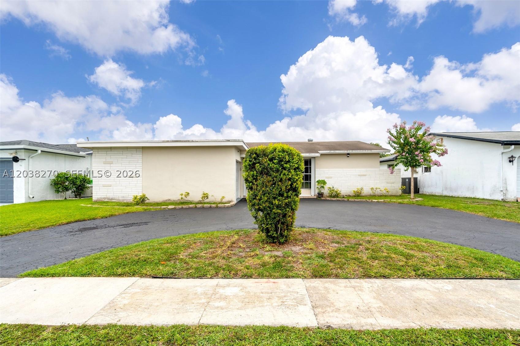 SUNRISE GOLF VILLAGE SEC - Residential