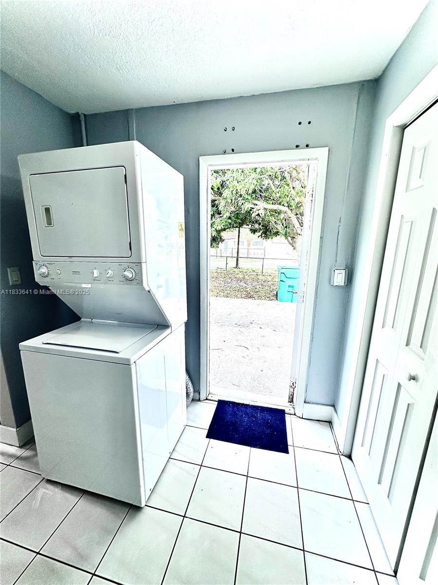 CAROL CITY PALMETTO PARK - Residential Lease