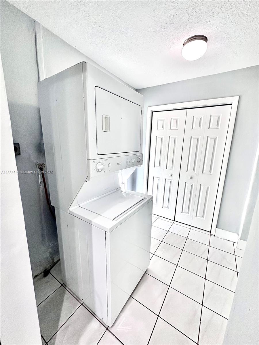 CAROL CITY PALMETTO PARK - Residential Lease