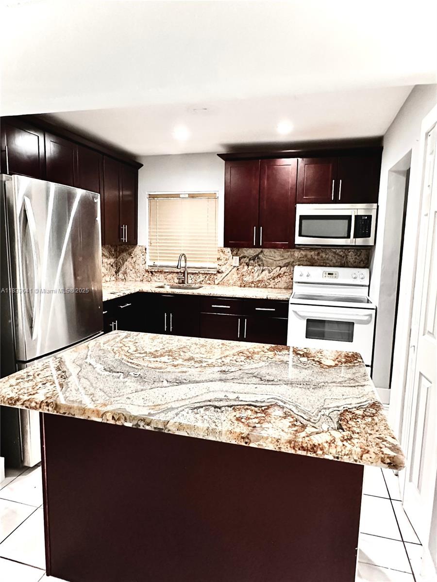 CAROL CITY PALMETTO PARK - Residential Lease