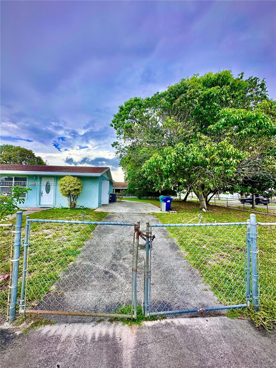 CAROL CITY PALMETTO PARK - Residential Lease