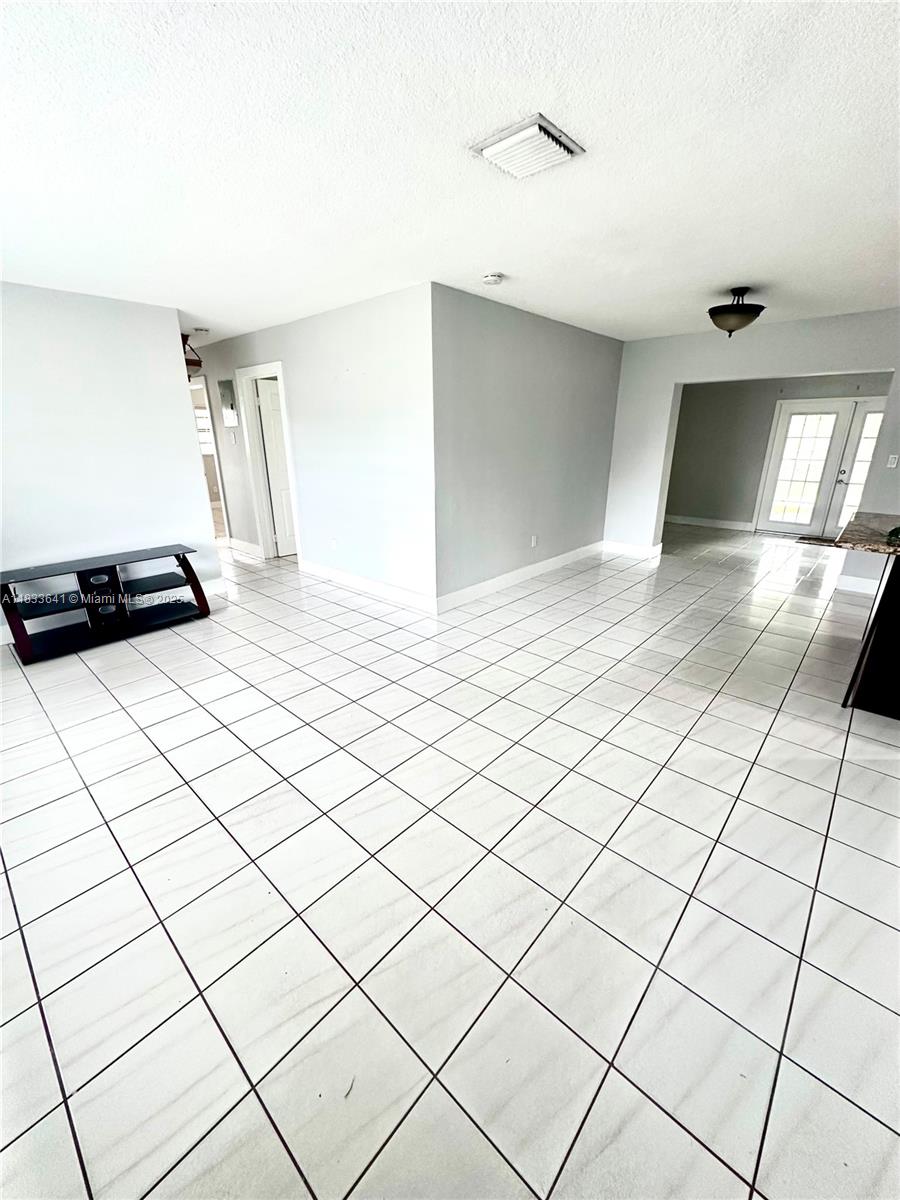 CAROL CITY PALMETTO PARK - Residential Lease