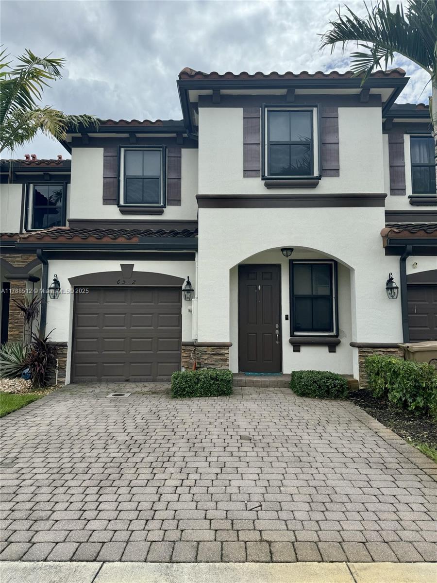 BRETON PARK AT DAVIE - Residential