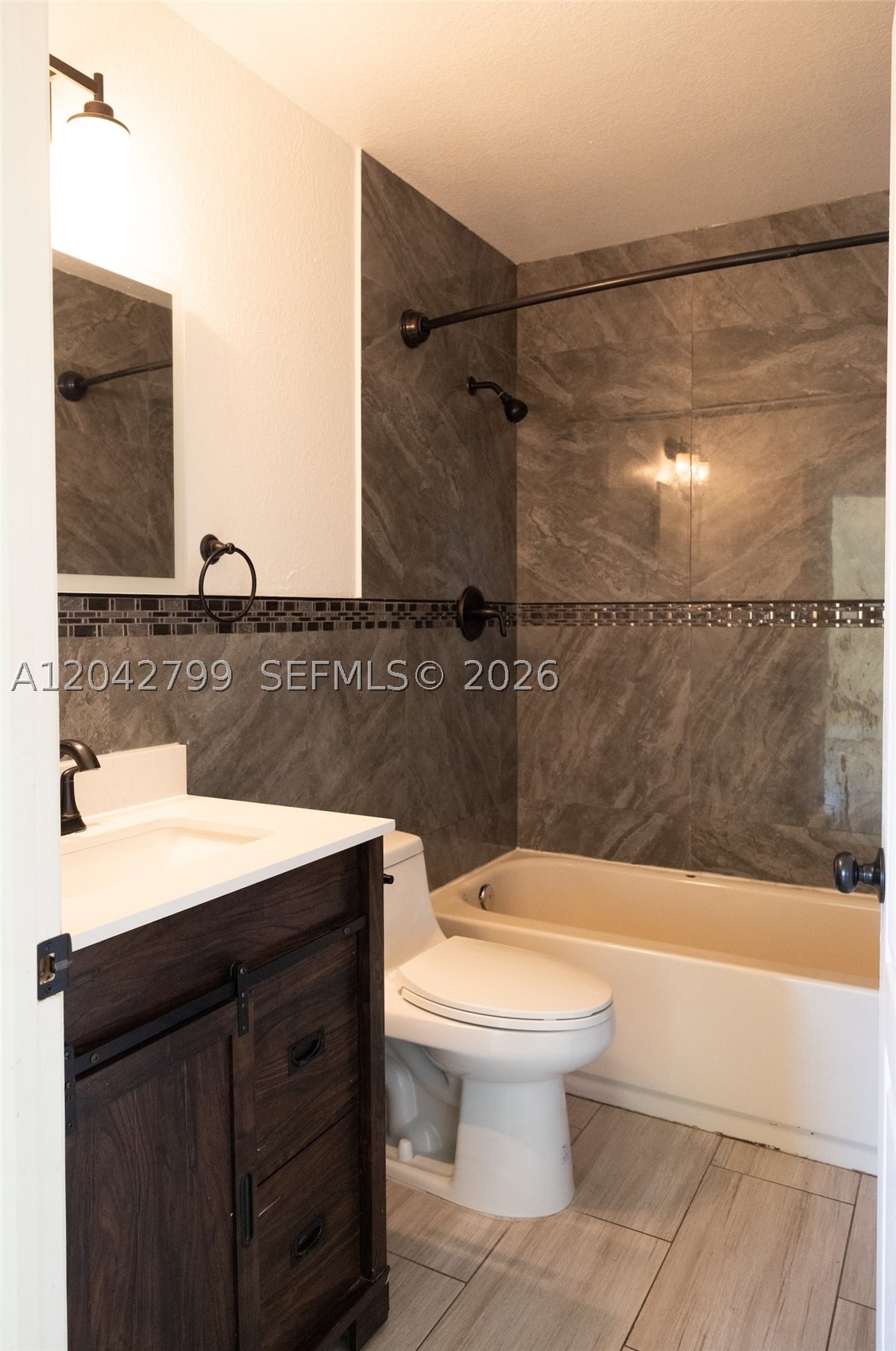 SILVER PALM LAKE - Residential