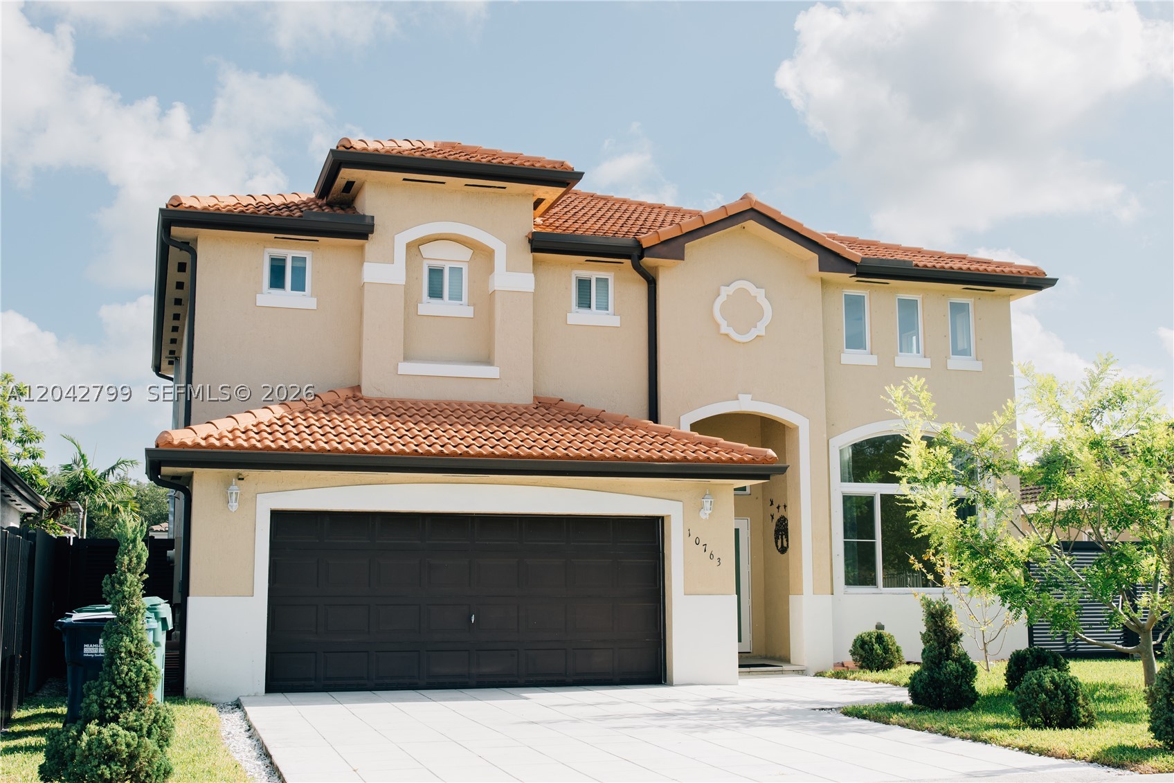 SILVER PALM LAKE - Residential