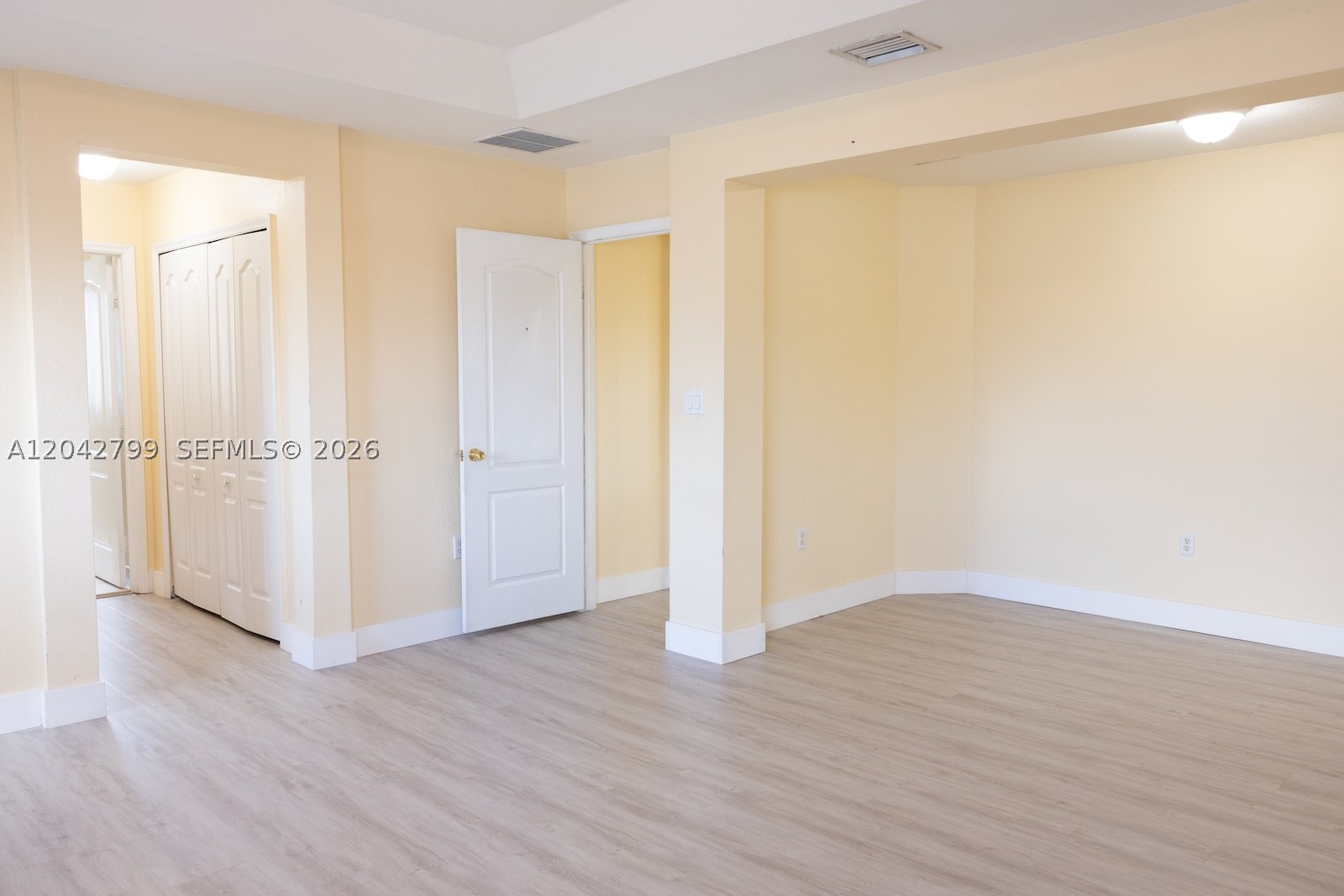 SILVER PALM LAKE - Residential
