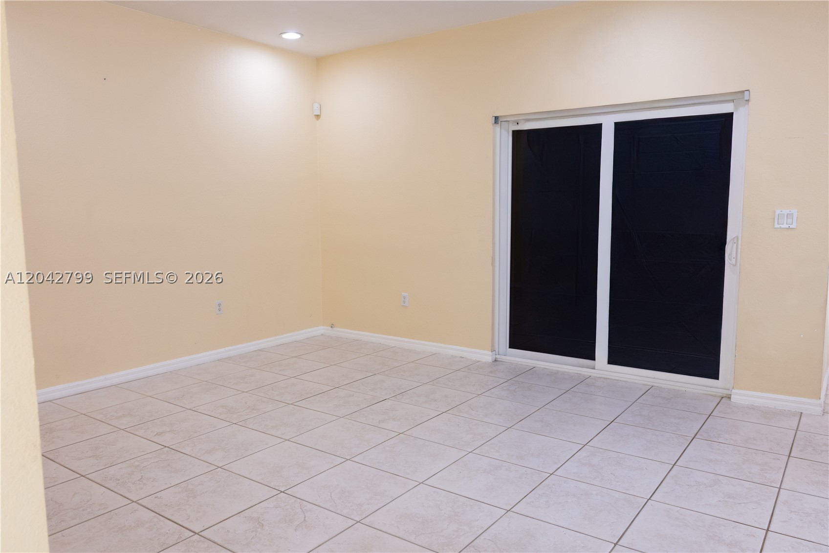 SILVER PALM LAKE - Residential