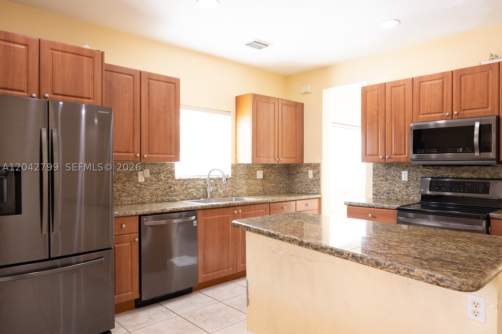 SILVER PALM LAKE - Residential