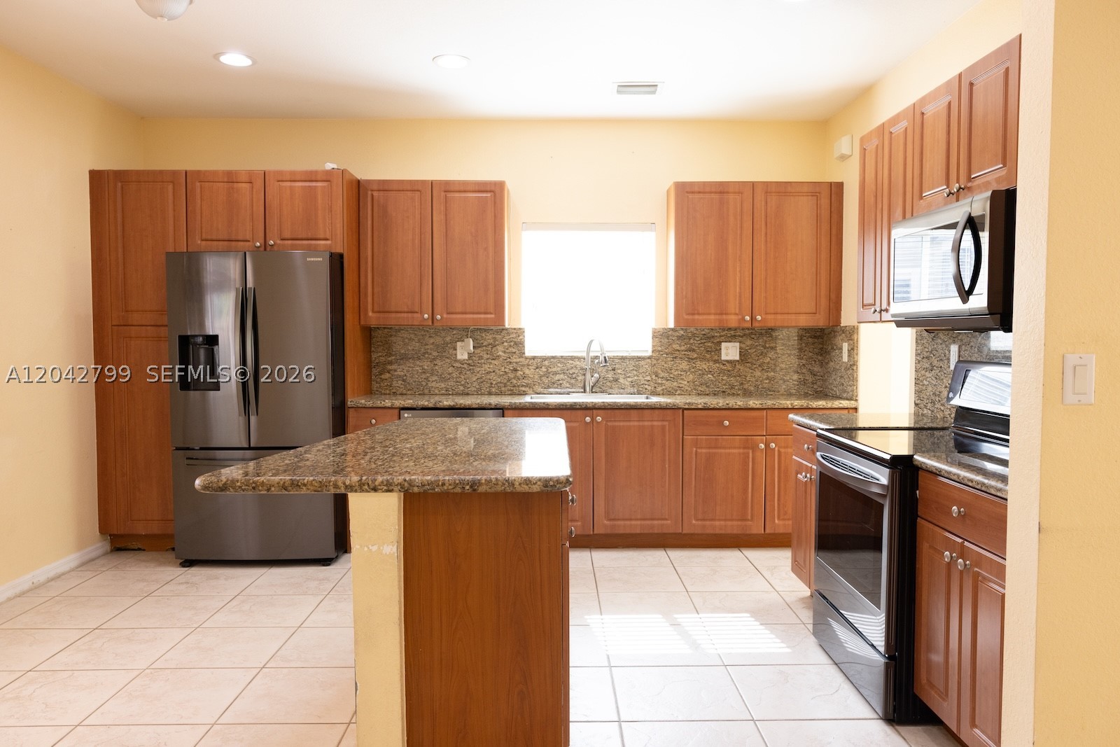 SILVER PALM LAKE - Residential
