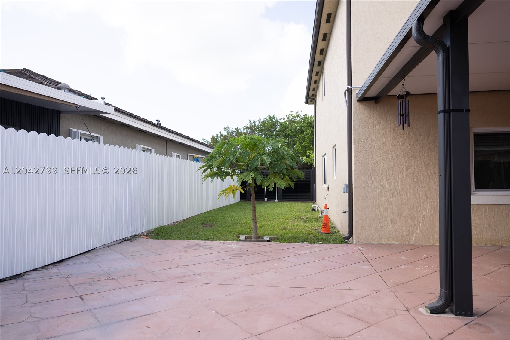 SILVER PALM LAKE - Residential