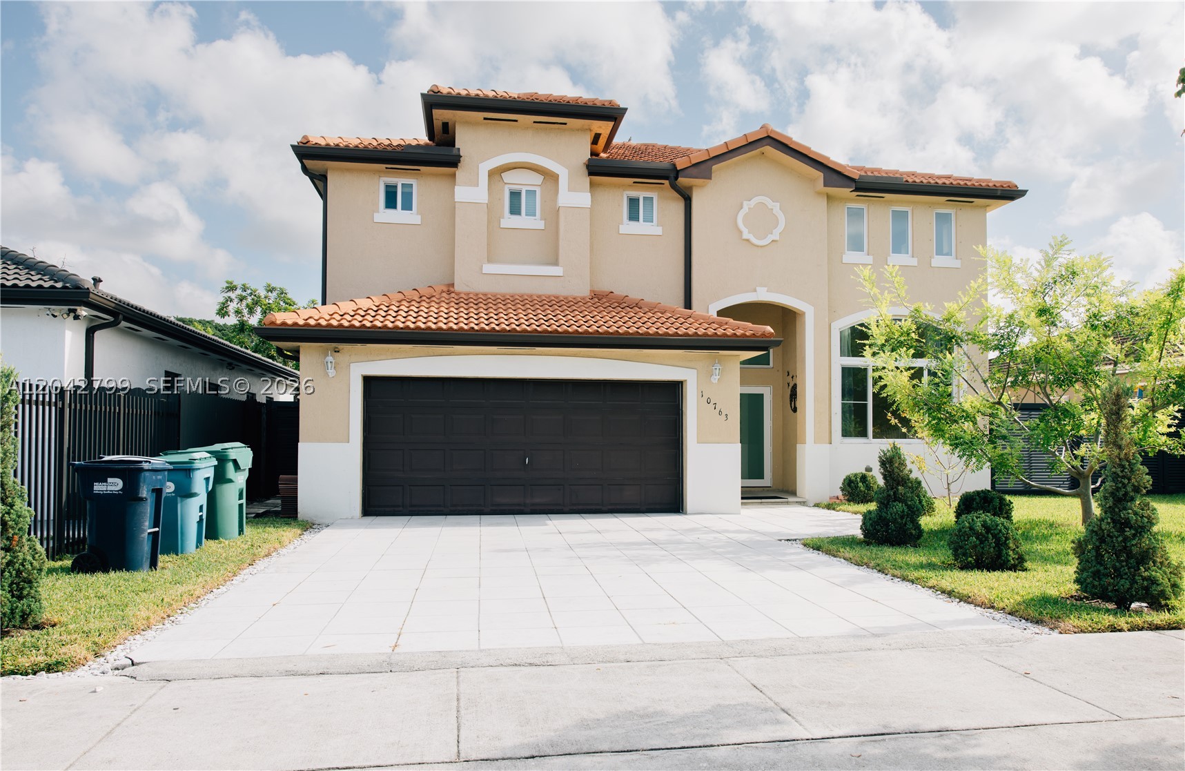 SILVER PALM LAKE - Residential