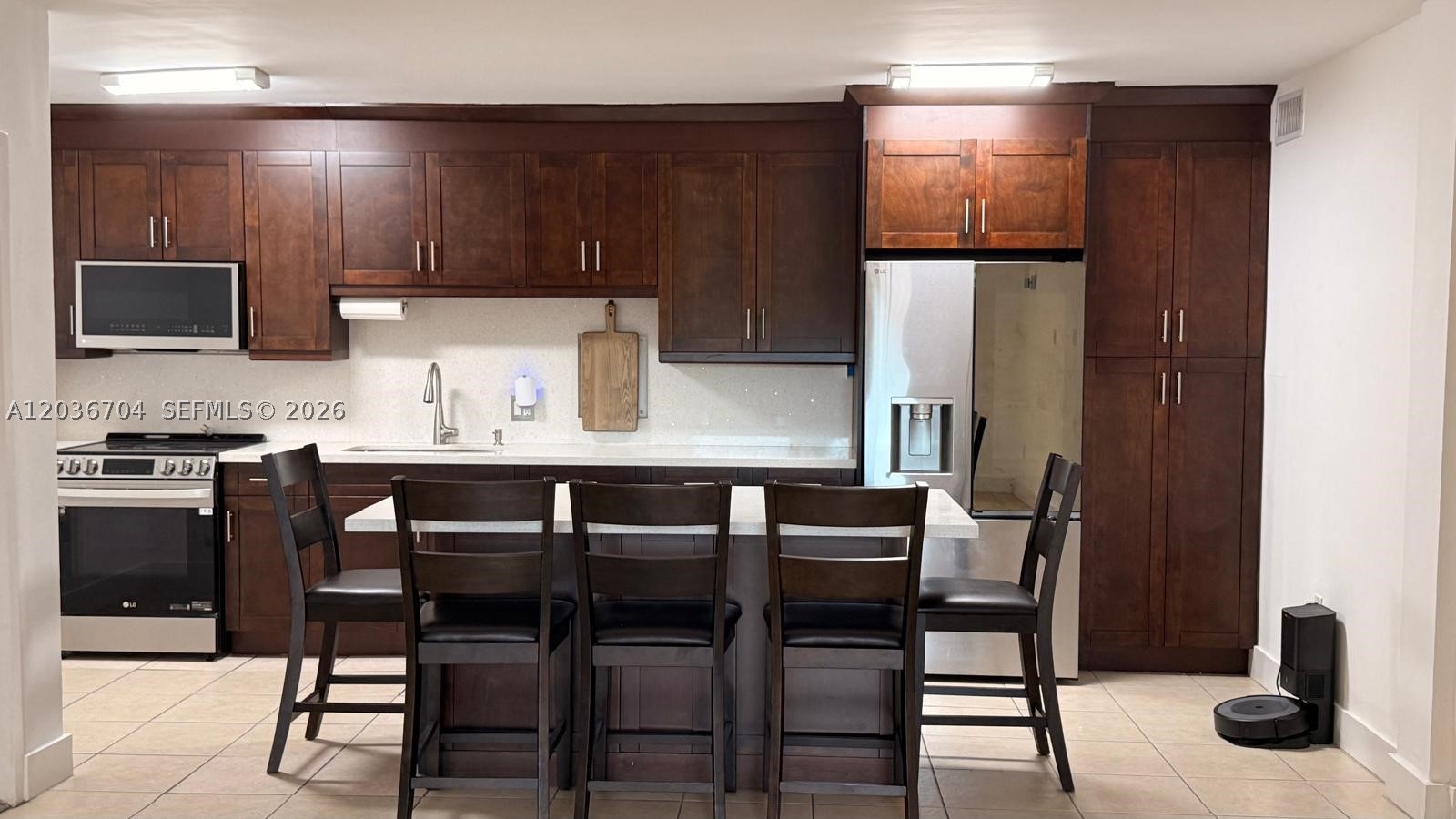 THE MEADOWS LAKE NORTH CO - Residential Lease