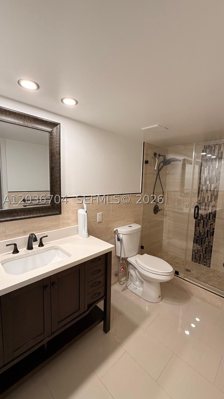 THE MEADOWS LAKE NORTH CO - Residential Lease