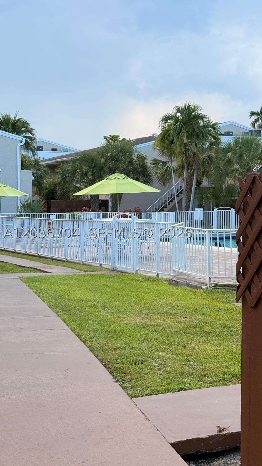 THE MEADOWS LAKE NORTH CO - Residential Lease