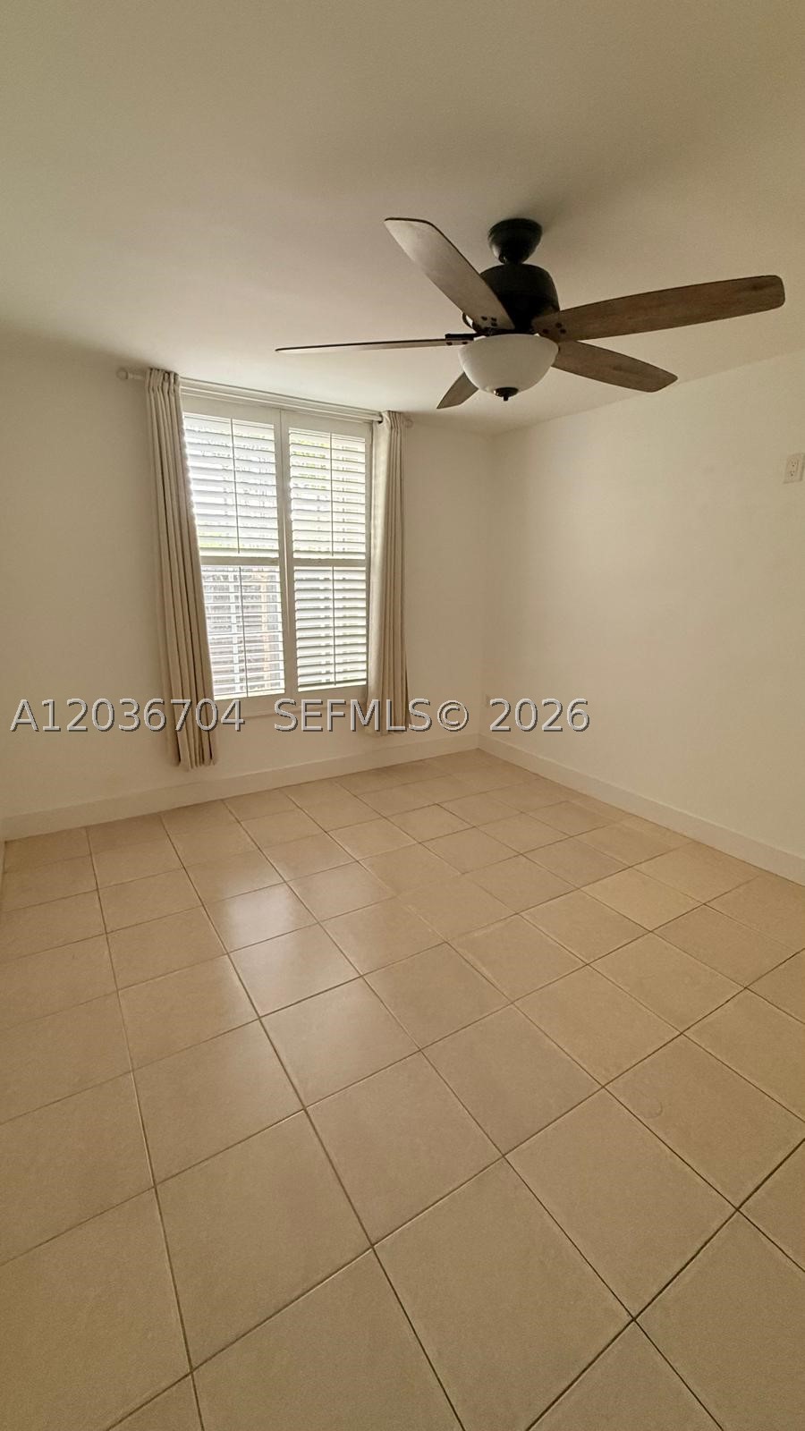THE MEADOWS LAKE NORTH CO - Residential Lease