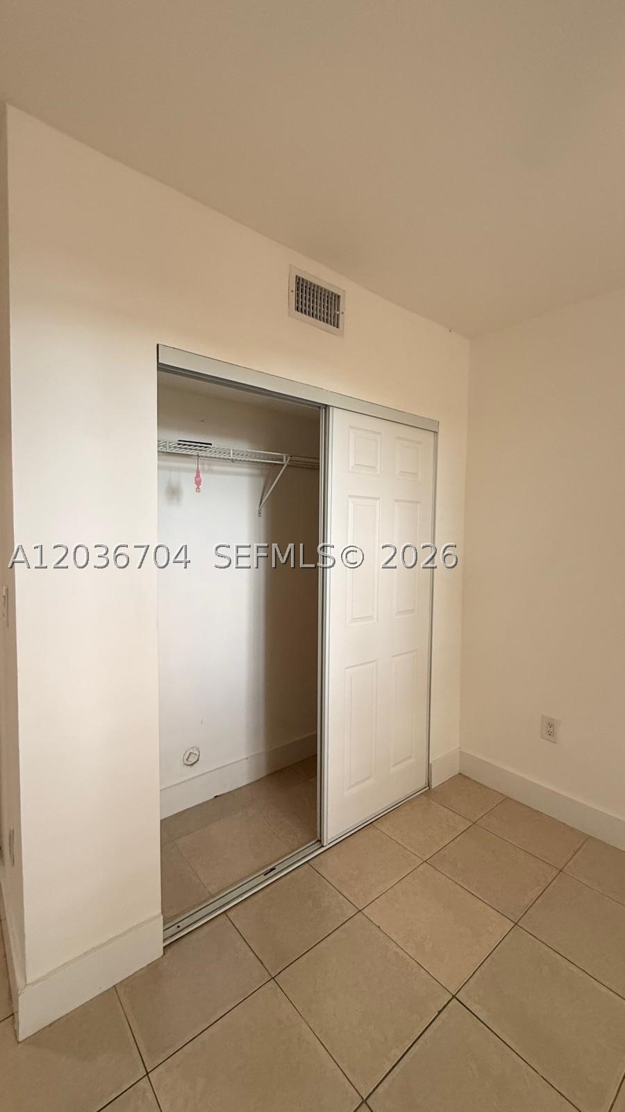 THE MEADOWS LAKE NORTH CO - Residential Lease