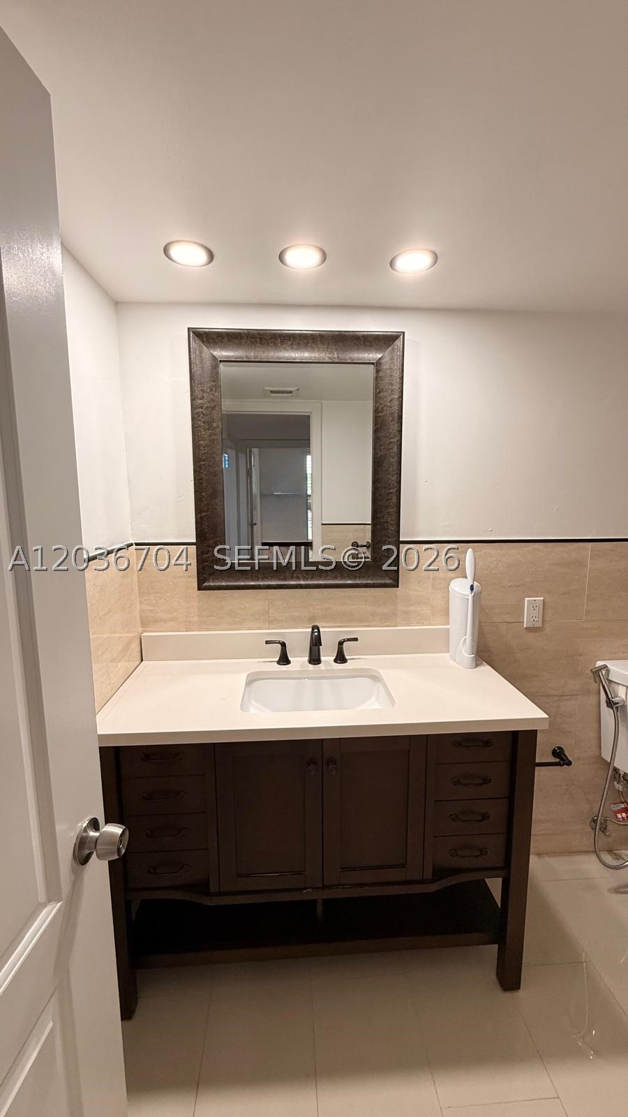THE MEADOWS LAKE NORTH CO - Residential Lease
