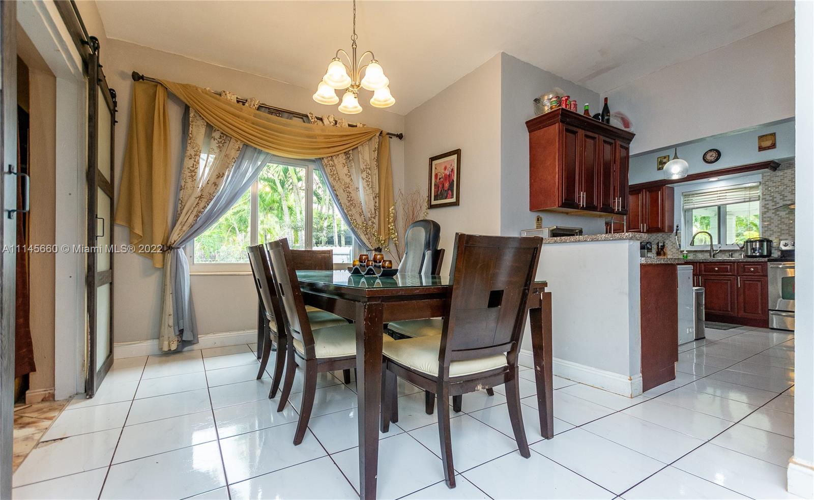 COUNTRY CLUB ESTATES SEC - Residential