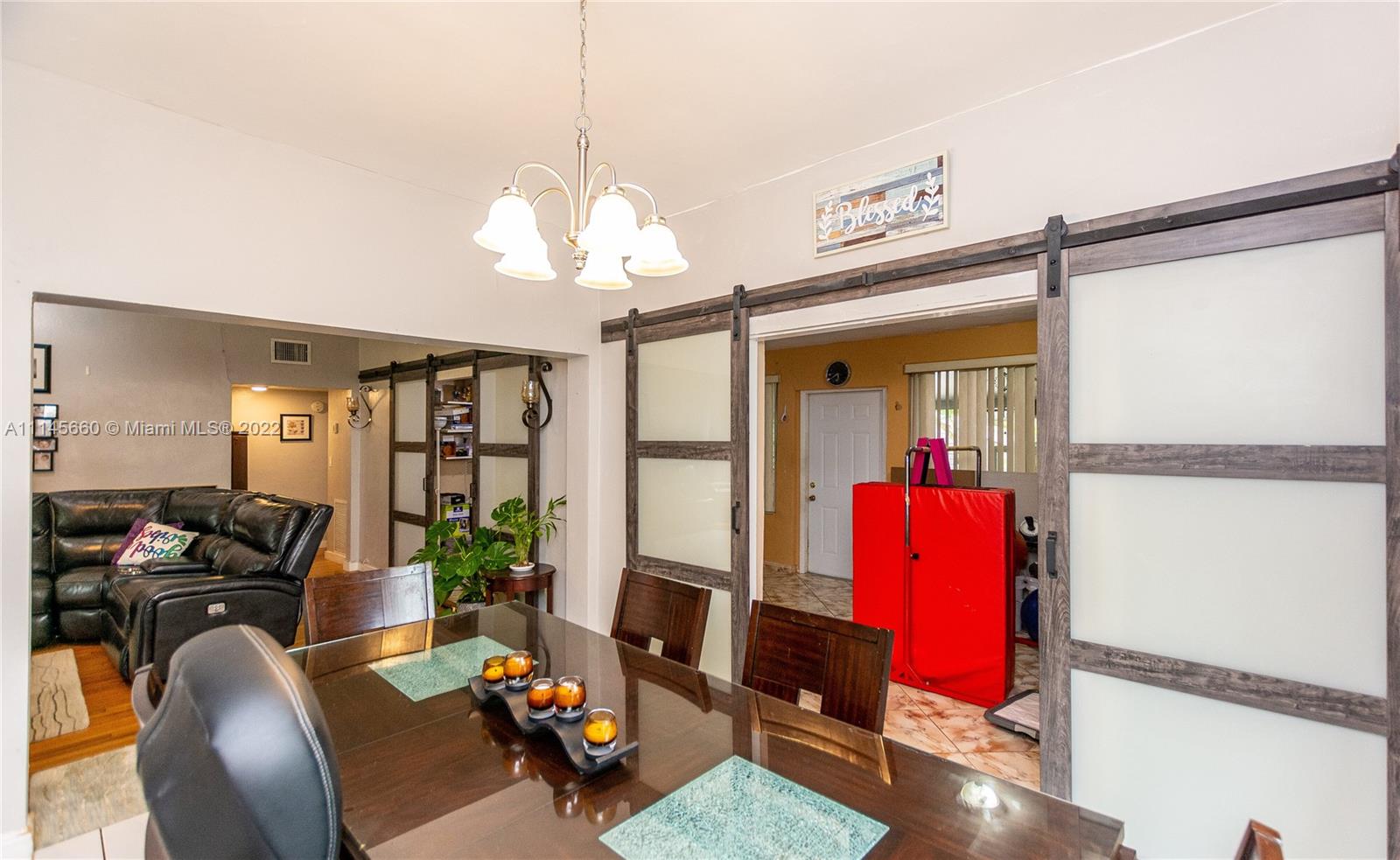 COUNTRY CLUB ESTATES SEC - Residential