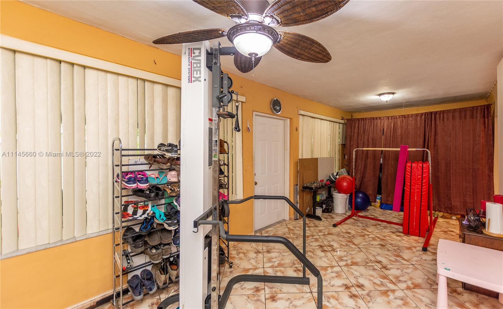 COUNTRY CLUB ESTATES SEC - Residential
