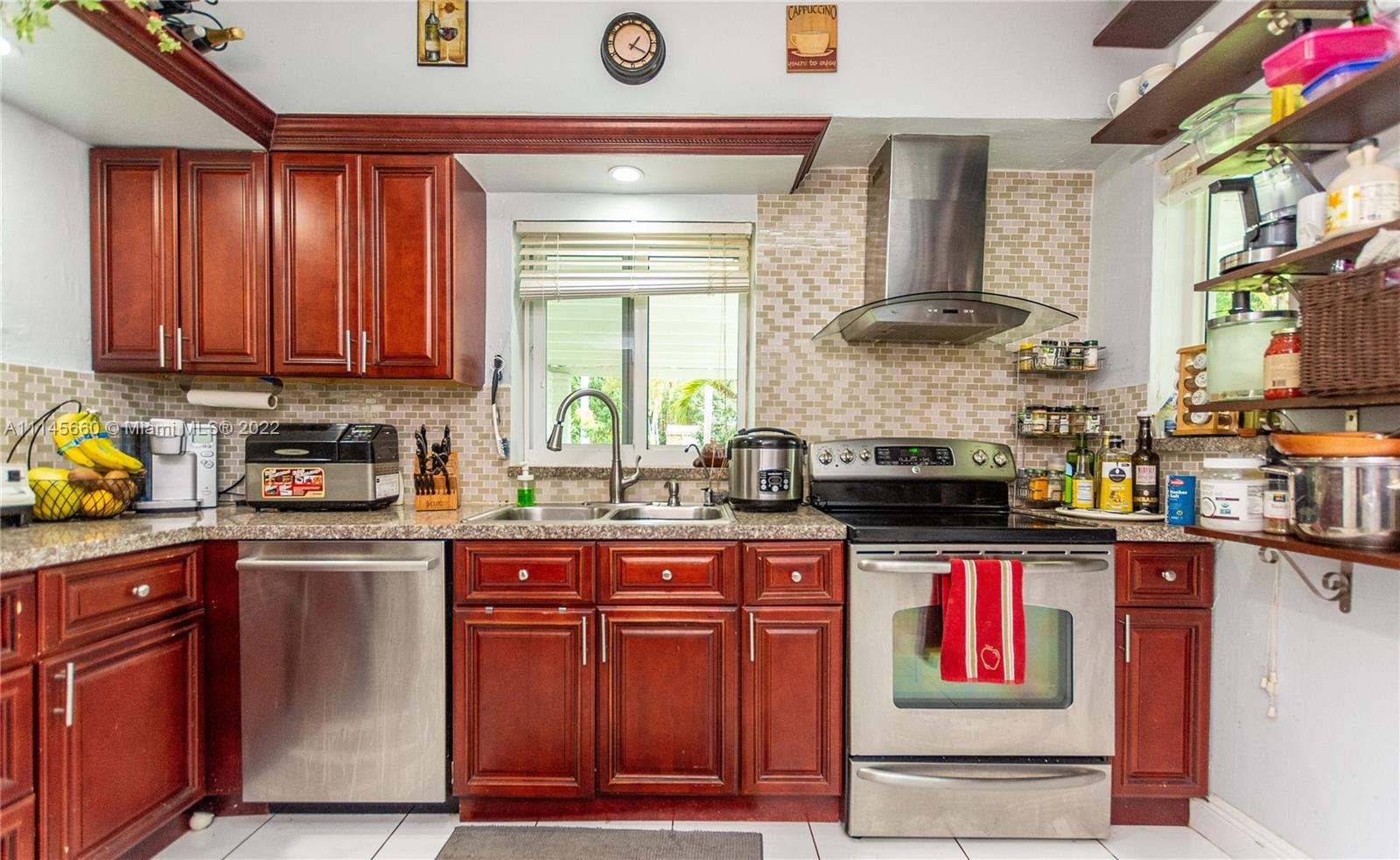 COUNTRY CLUB ESTATES SEC - Residential