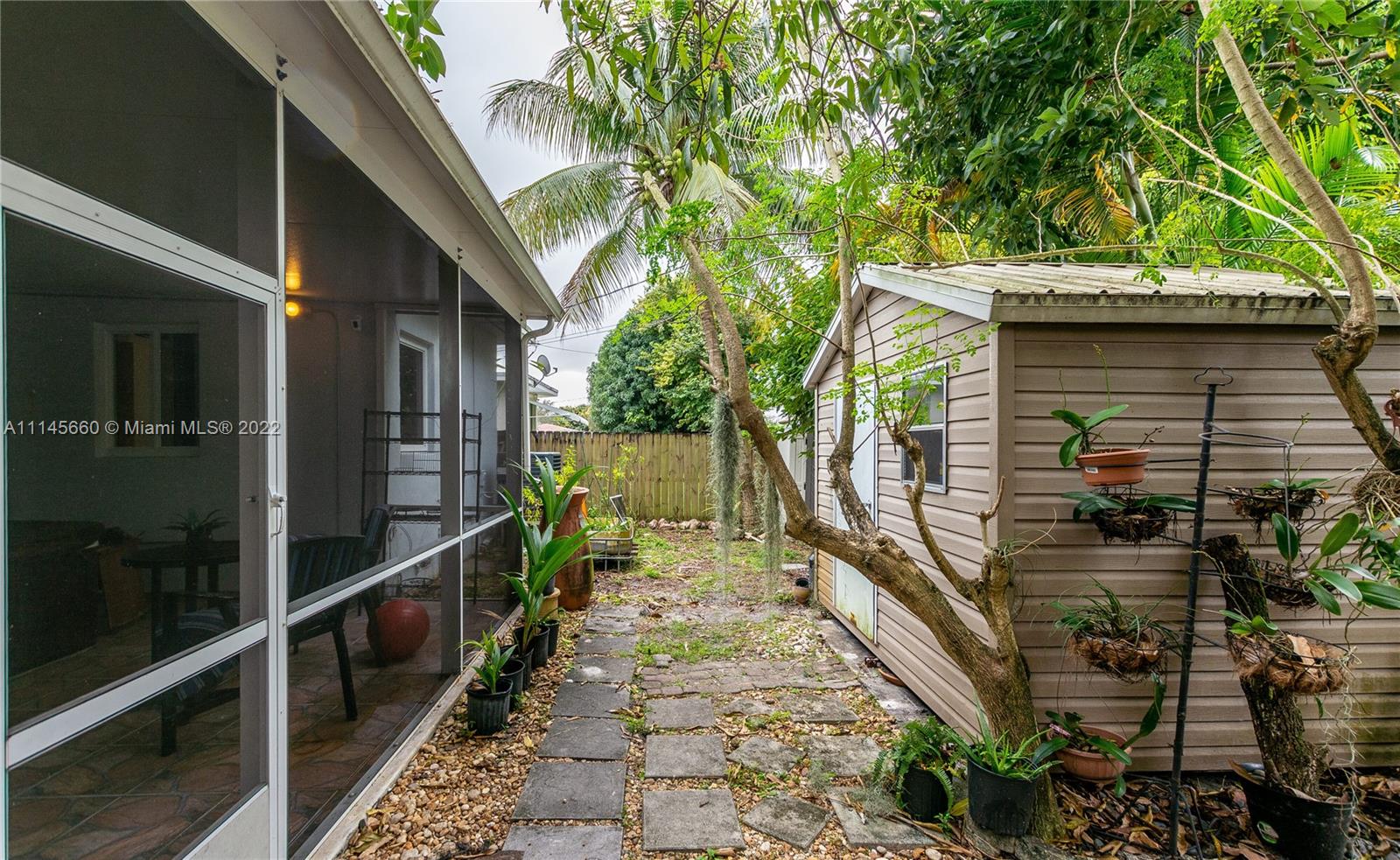 COUNTRY CLUB ESTATES SEC - Residential