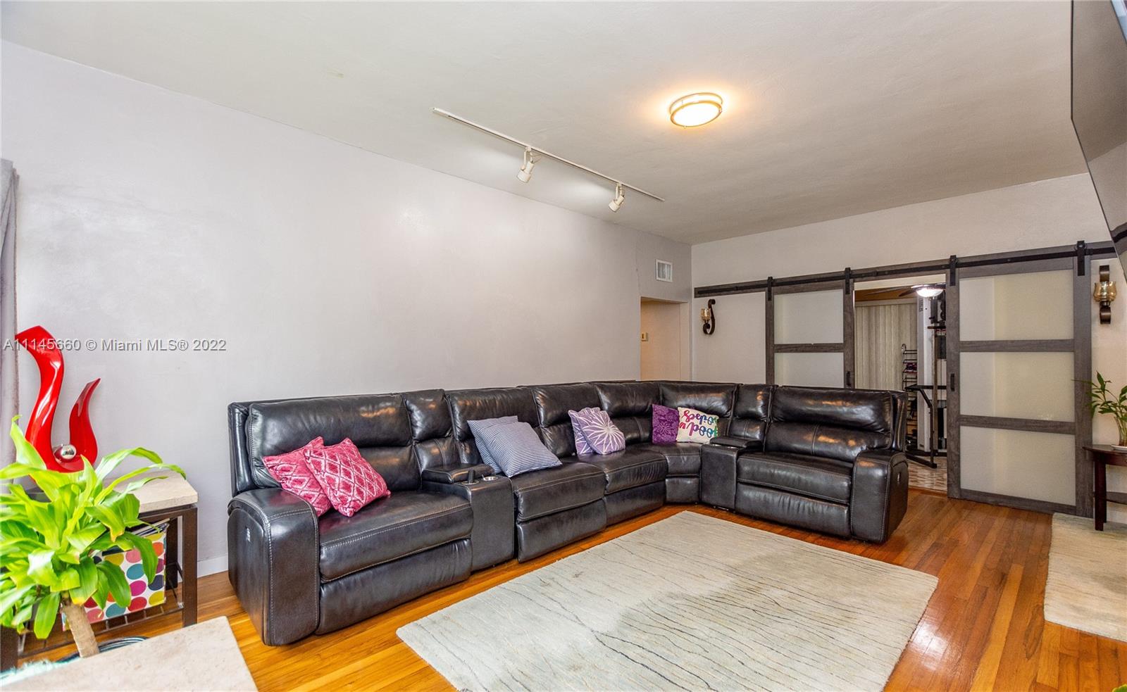 COUNTRY CLUB ESTATES SEC - Residential