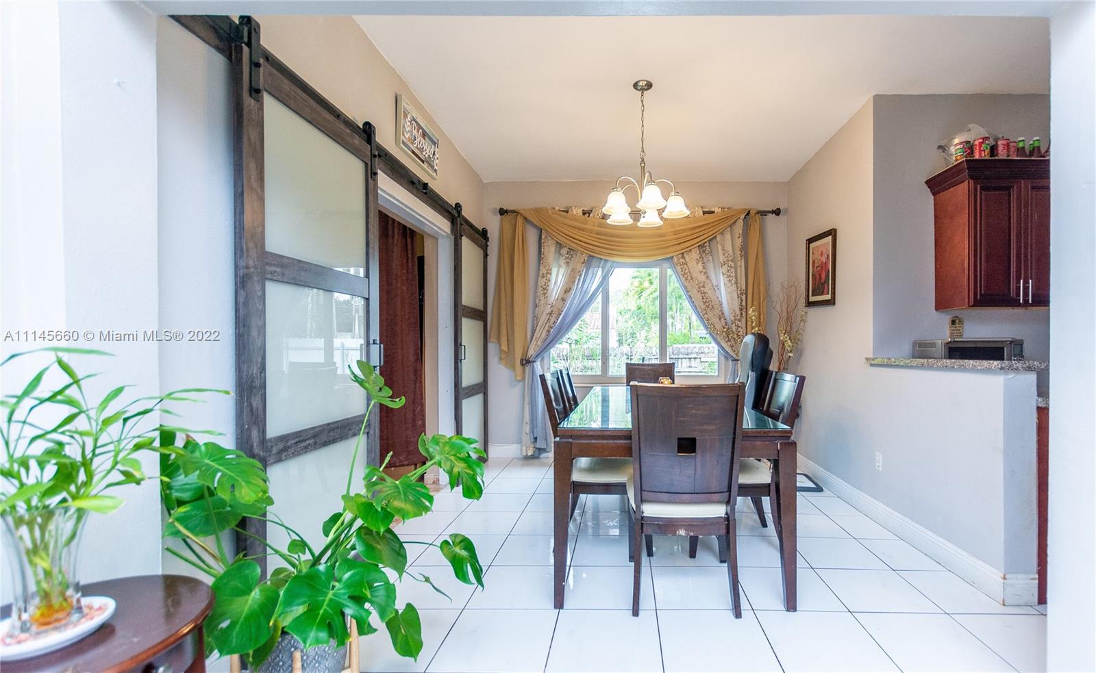 COUNTRY CLUB ESTATES SEC - Residential