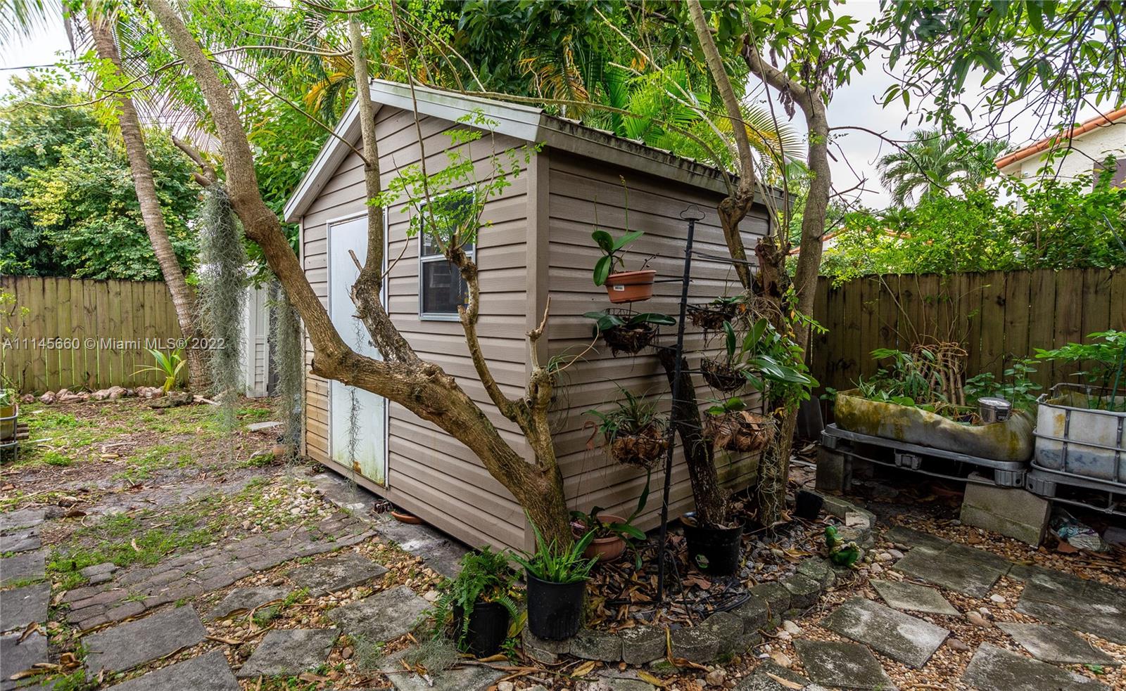 COUNTRY CLUB ESTATES SEC - Residential