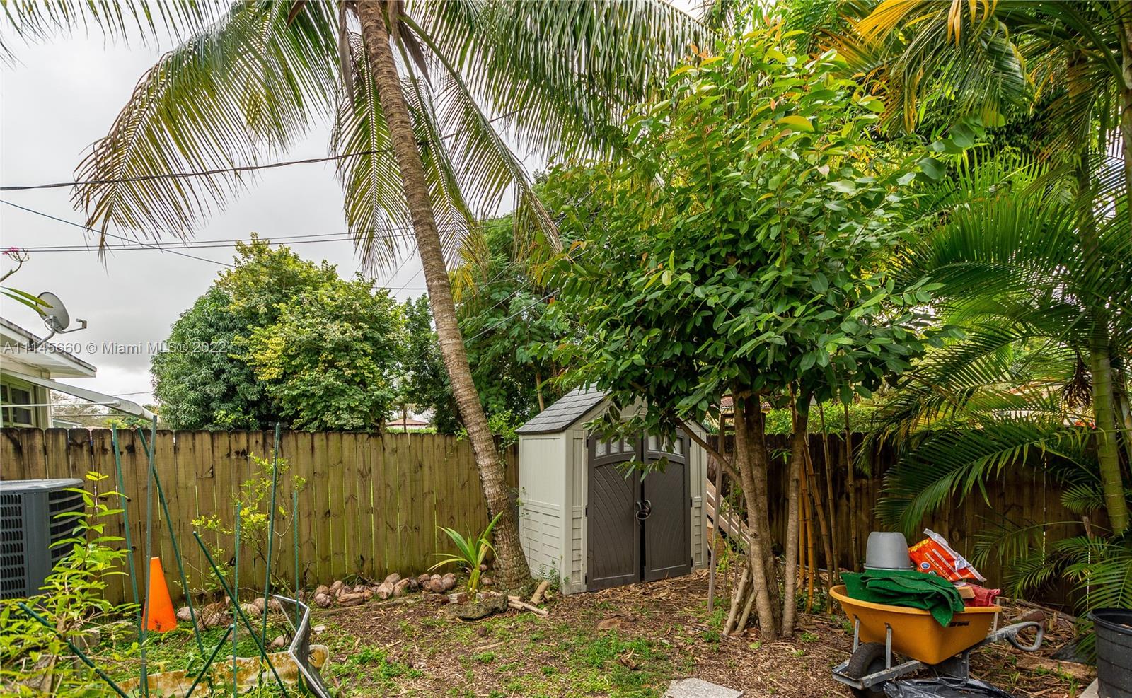 COUNTRY CLUB ESTATES SEC - Residential