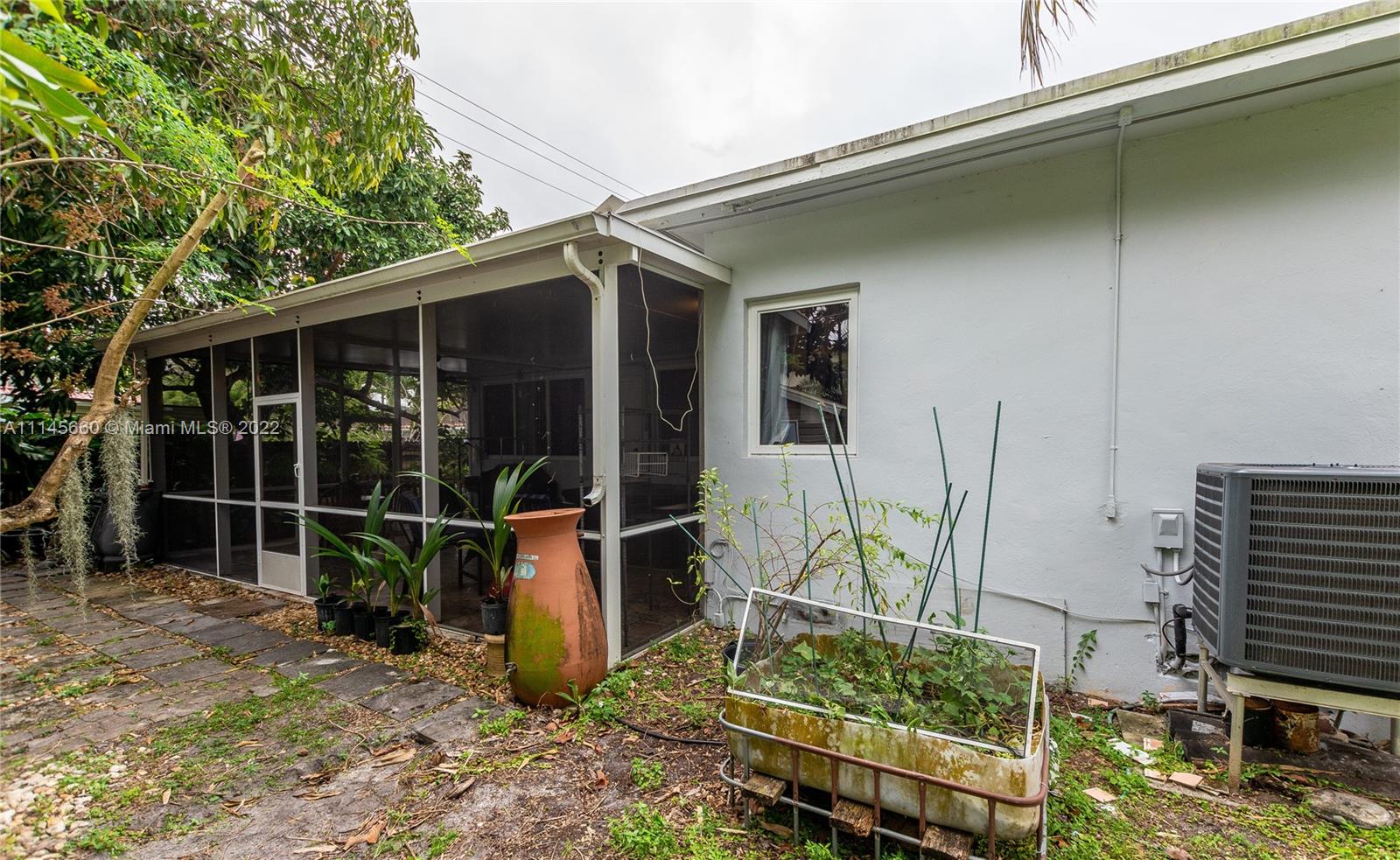 COUNTRY CLUB ESTATES SEC - Residential