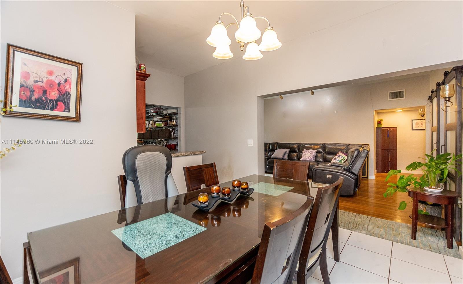 COUNTRY CLUB ESTATES SEC - Residential