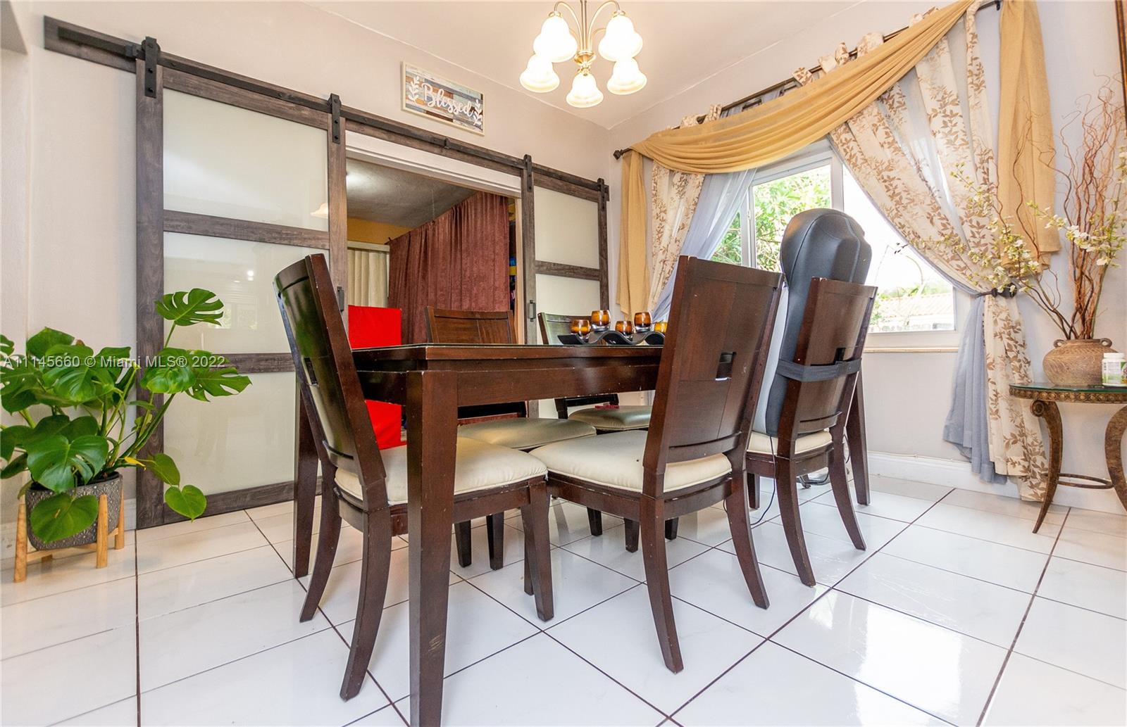 COUNTRY CLUB ESTATES SEC - Residential