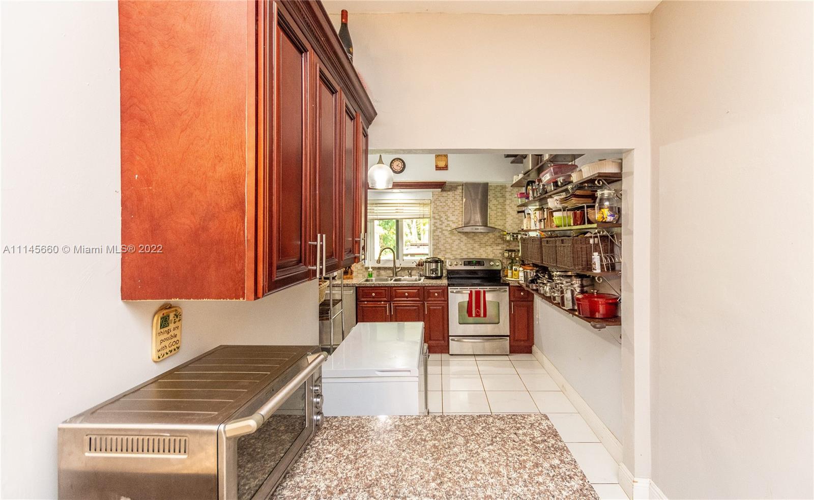 COUNTRY CLUB ESTATES SEC - Residential