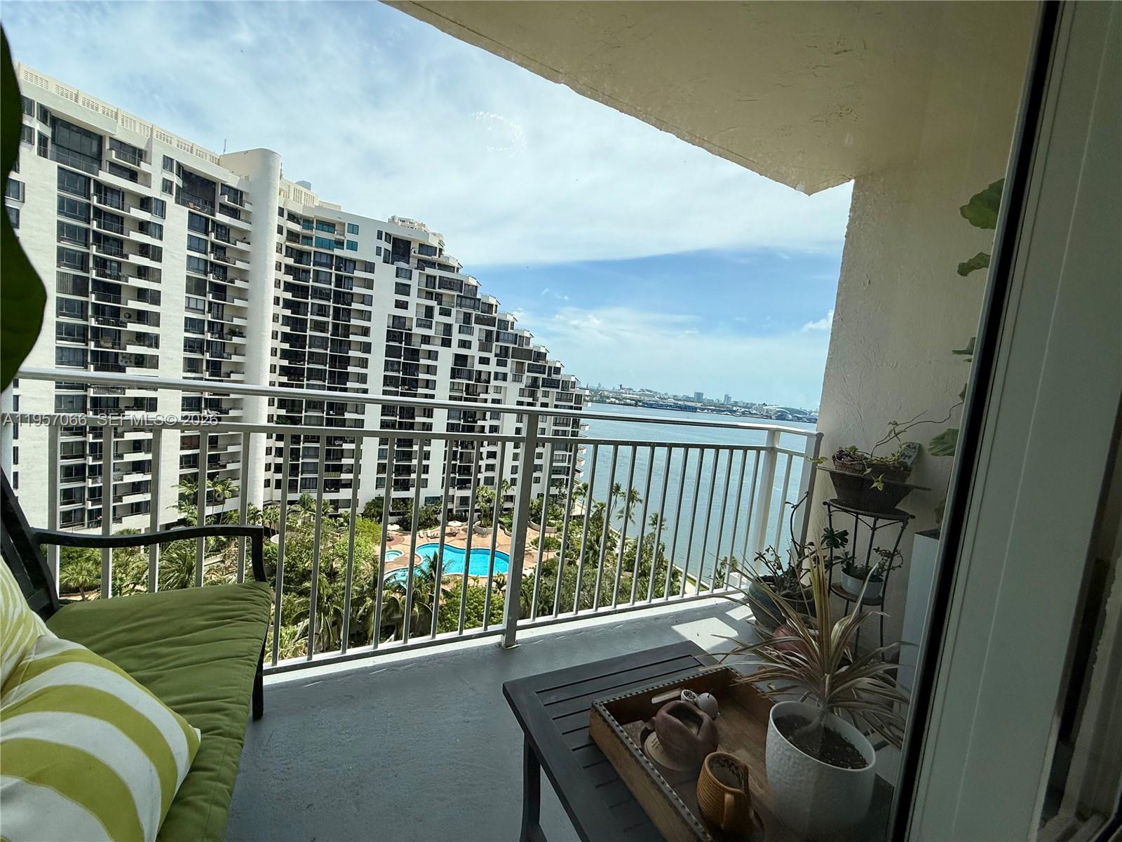 ISOLA CONDO - Residential