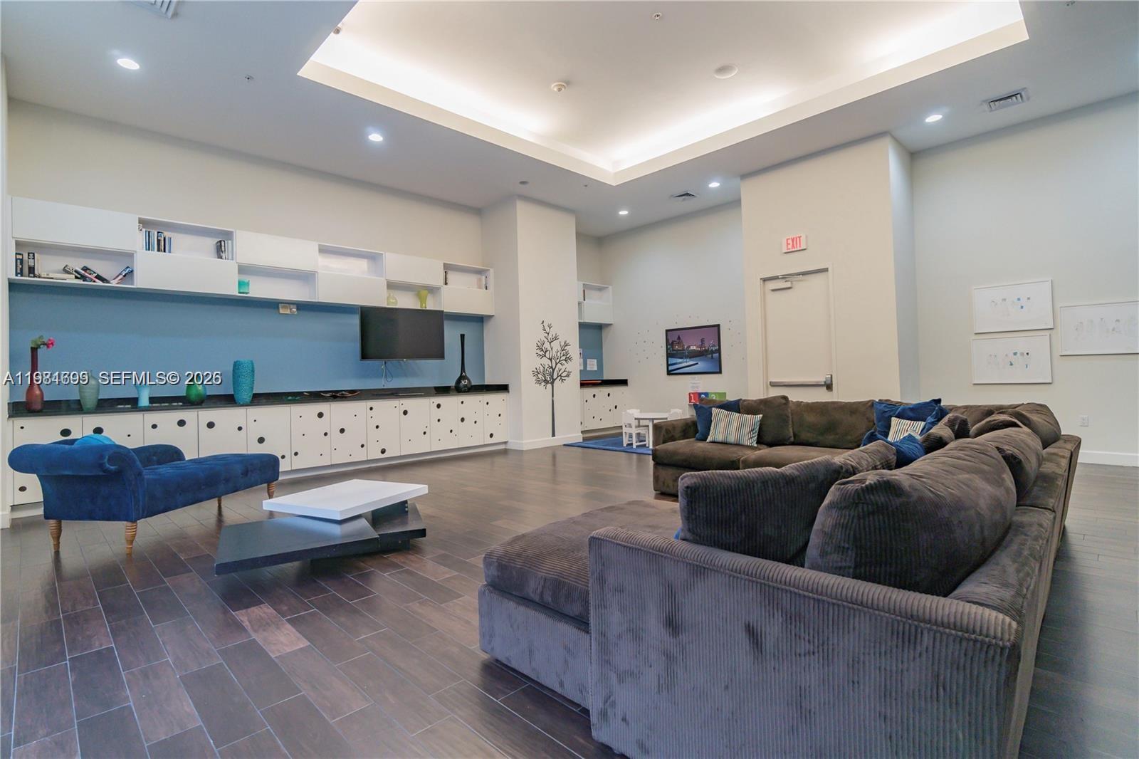 VENTURE AT AVENTURA EAST - Residential