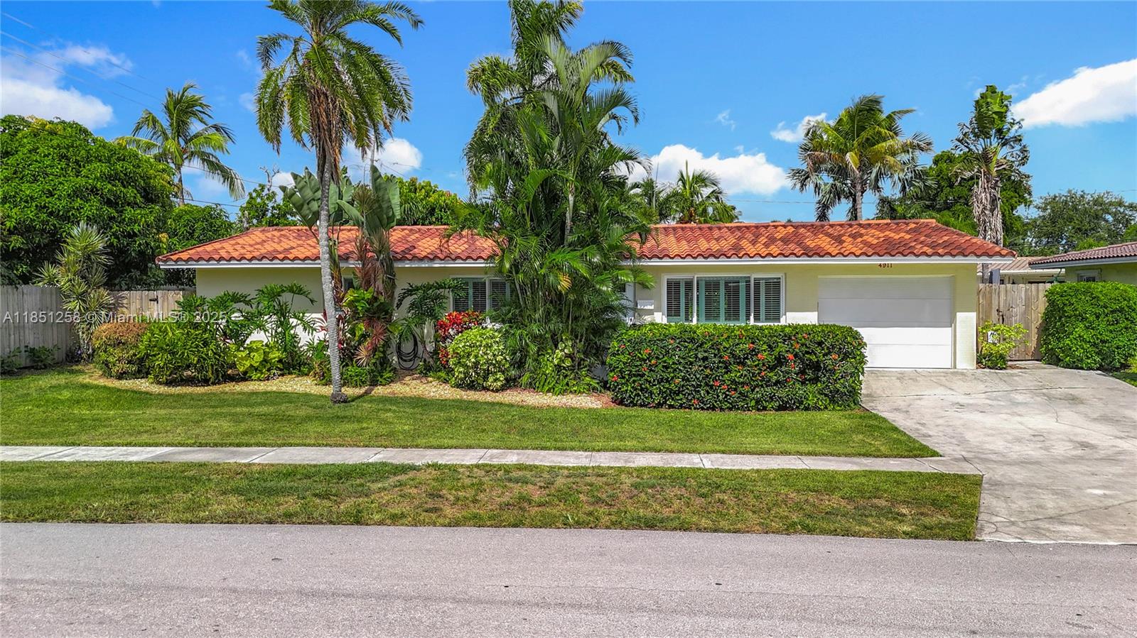 CORAL KEY VILLAS 2ND SEC - Residential