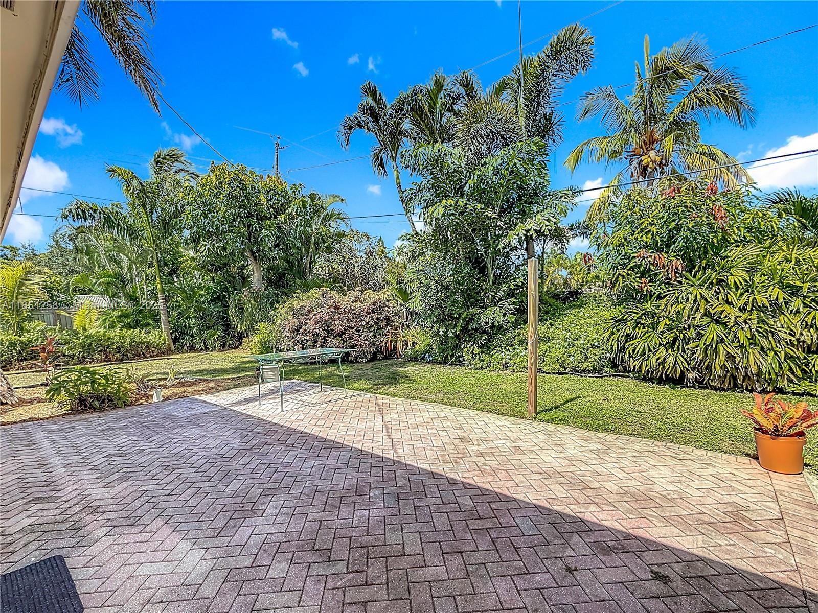 CORAL KEY VILLAS 2ND SEC - Residential